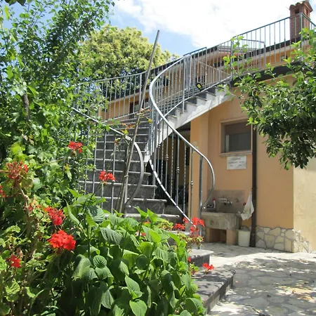 Biagio And Marys House بيت للعطل